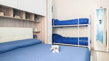 Apartamento (1 Bedroom) | 1 quarto, ferros/tábuas de passar roupa, roupa de cama