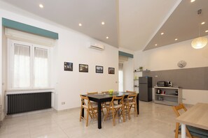 Interior - Civico 79 (Naples)