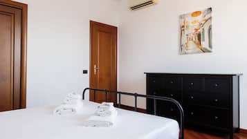 アパートメント (1 Bedroom) | 1 室のベッドルーム、アイロン / アイロン台、ベッドシーツ