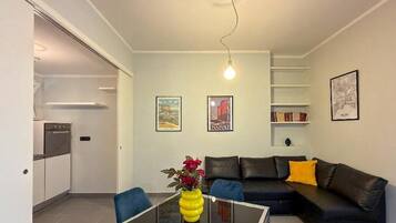 Apartment (2 Bedrooms) | Living area