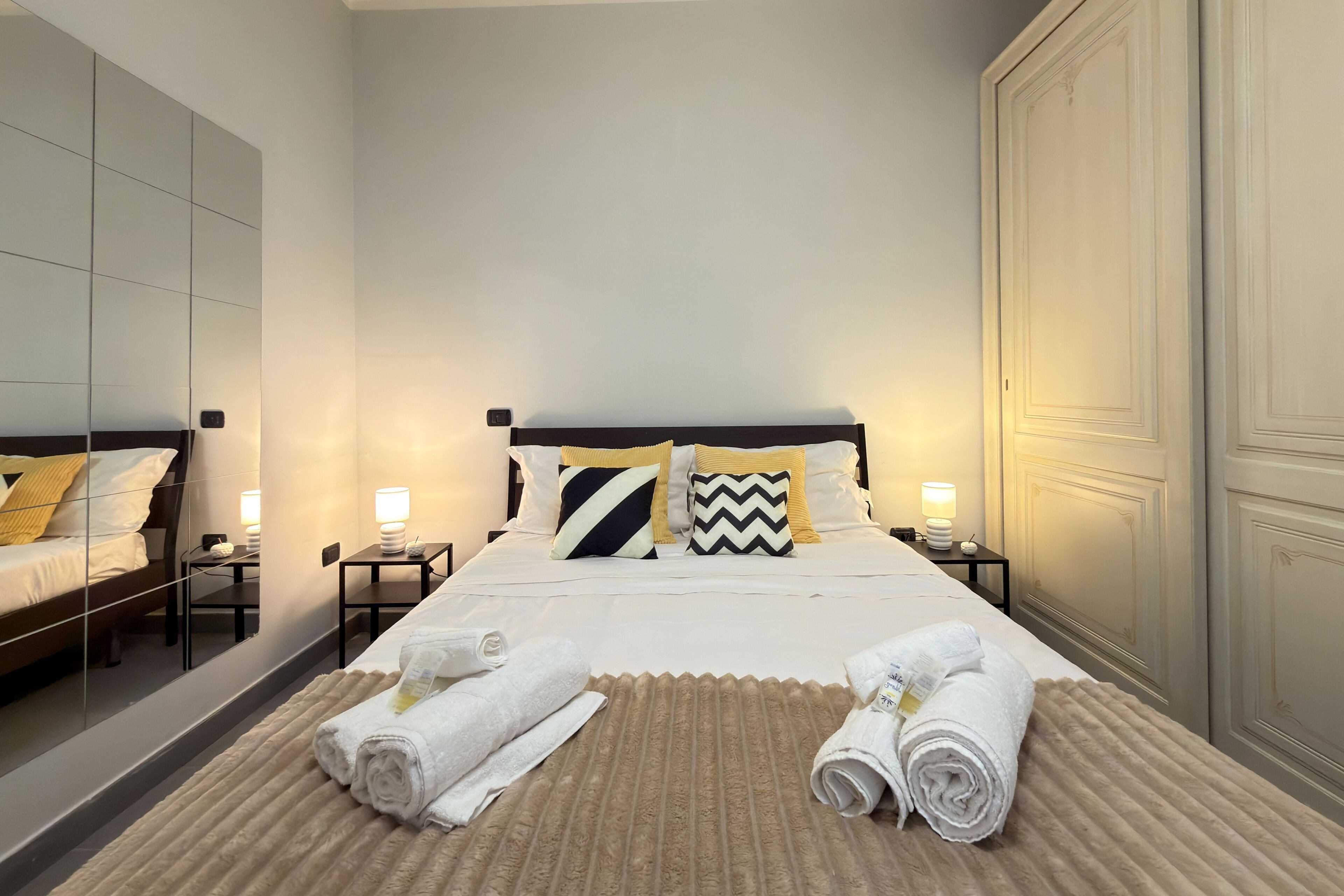 Apartment (2 Bedrooms) | 2 bedrooms, laptop workspace, bed sheets