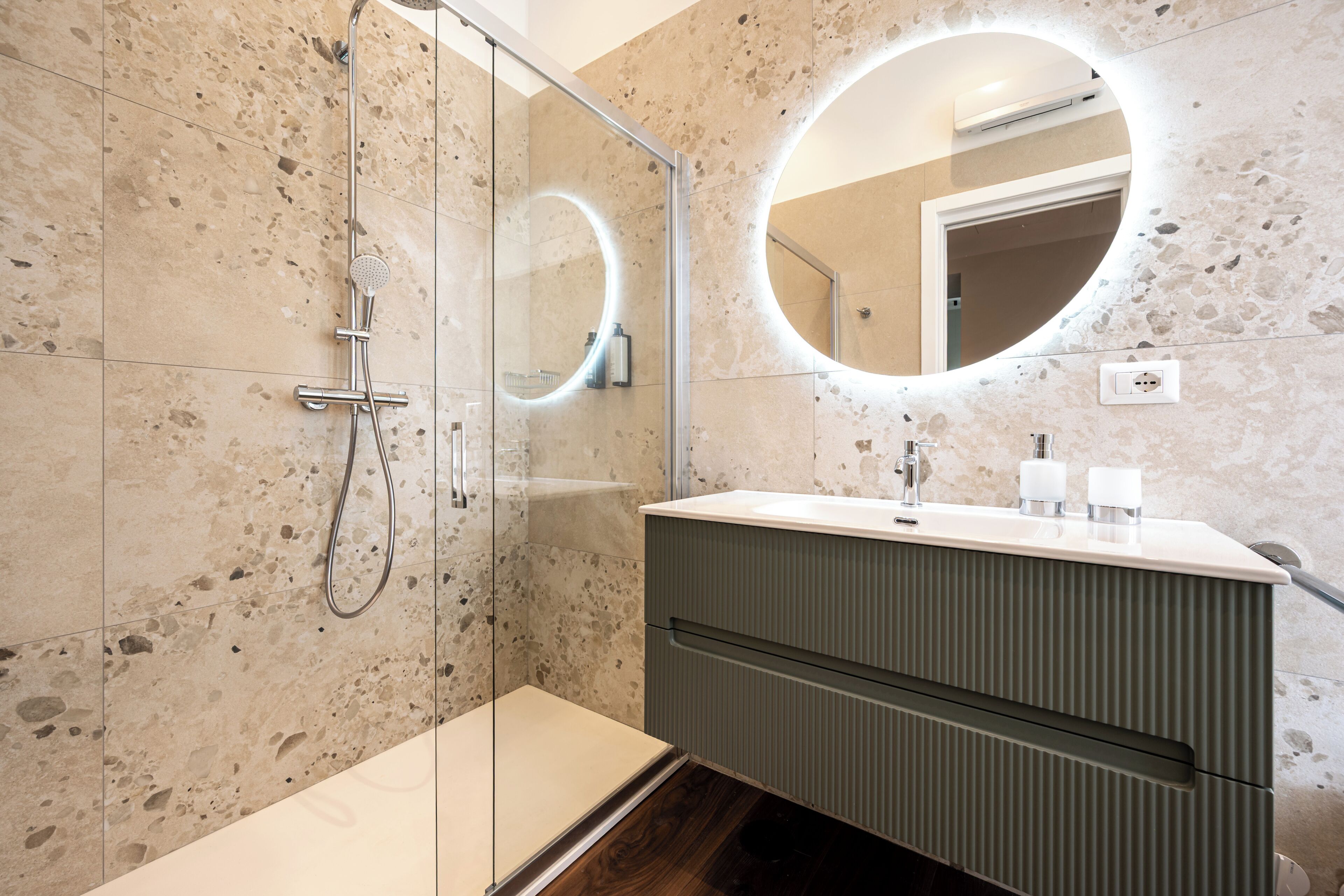 Værelse til 3 personer (1 Bedroom) | Badeværelse | Bruser, bidet