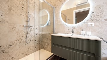 Quarto triplo (1 Bedroom) | Banheiro | Chuveiro, bidê