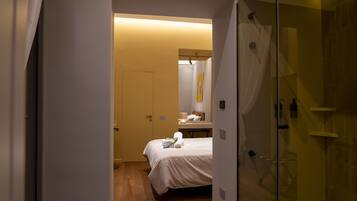 1 habitación, tabla de planchar con plancha y ropa de cama
