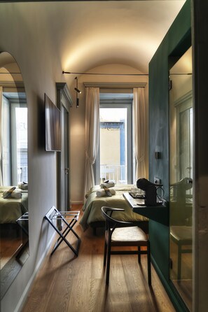 Double Room, Balcony | 1 bedroom, iron/ironing board, bed sheets - Via Chiaia 123 - Camera Oltremare (Naples)