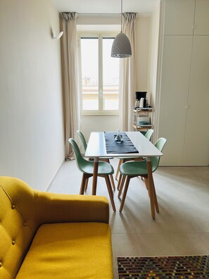公寓 (2 Bedrooms) | 起居區 | 電視