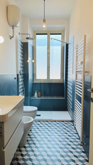Apartment (2 Bedrooms) | Badezimmer