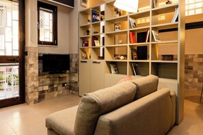 Studio (0 Bedroom) | Iron/ironing board - Andy Home (Rome)