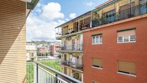 Apartemen (2 Bedrooms) | Balkon