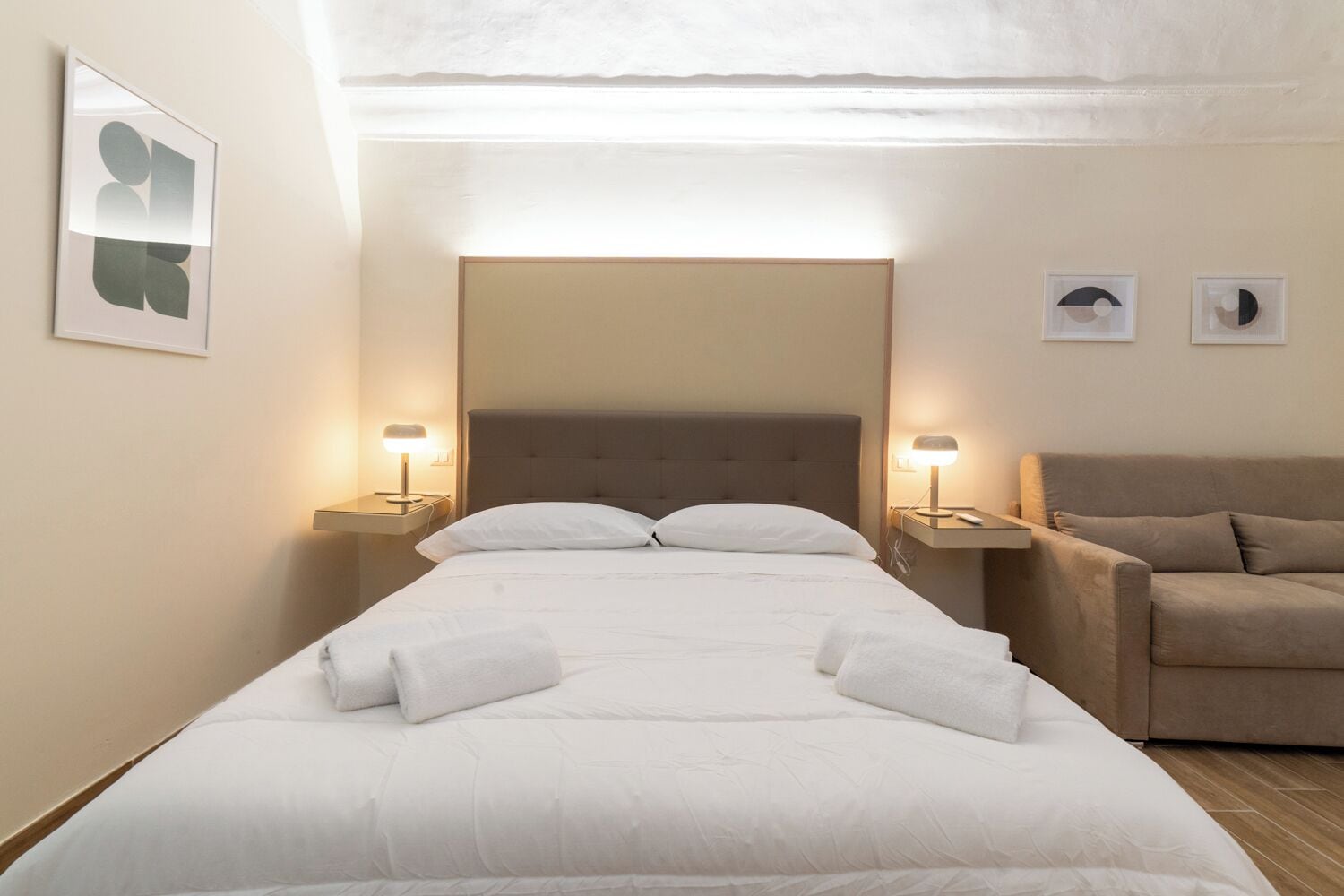 Leilighet (1 Bedroom) | 1 soverom, skrivebord for bærbar PC, strykejern/-brett og sengetøy