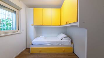 Apartment (3 Bedrooms) | 3 bedrooms, laptop workspace, iron/ironing board, bed sheets