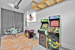 Games room - Beach Home | Hot Tub · Sauna · Cold Plunge · Arcade · 9BR (Jacksonville Beach)