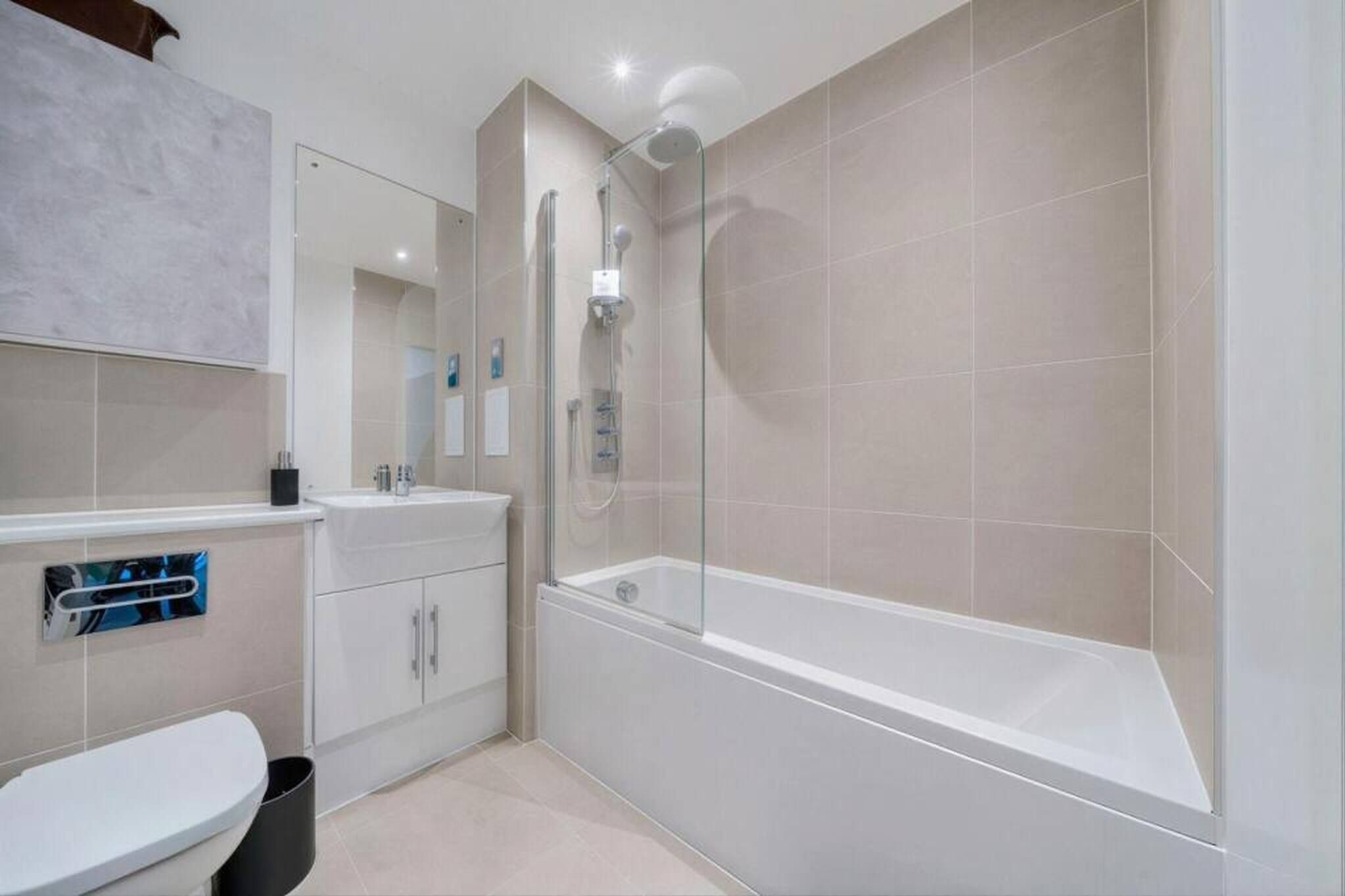 Apartment, 1 Bedroom, Accessible, Smoking | Bathroom