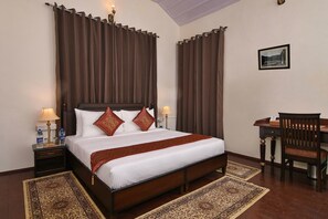 A hotel room with a large bed, two nightstands, a desk, and a chair. - Brij Villa Dalhousie A Colonial Luxury Retreat (Dalhousie)