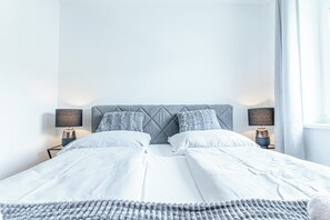 Basic Apartment - Chic 1BR with 1LV Apt In Central Vienna (Vienna)