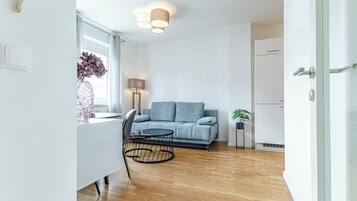 Basic Apartment | Living area