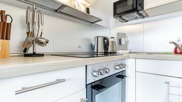 Basic Apartment | Private kitchen