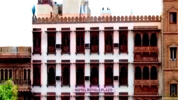 House | Bahagian luar