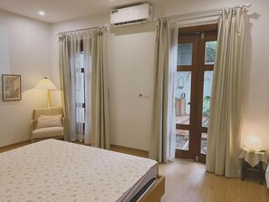 Double Room, Patio, Courtyard View - In Home (Tay Ho)