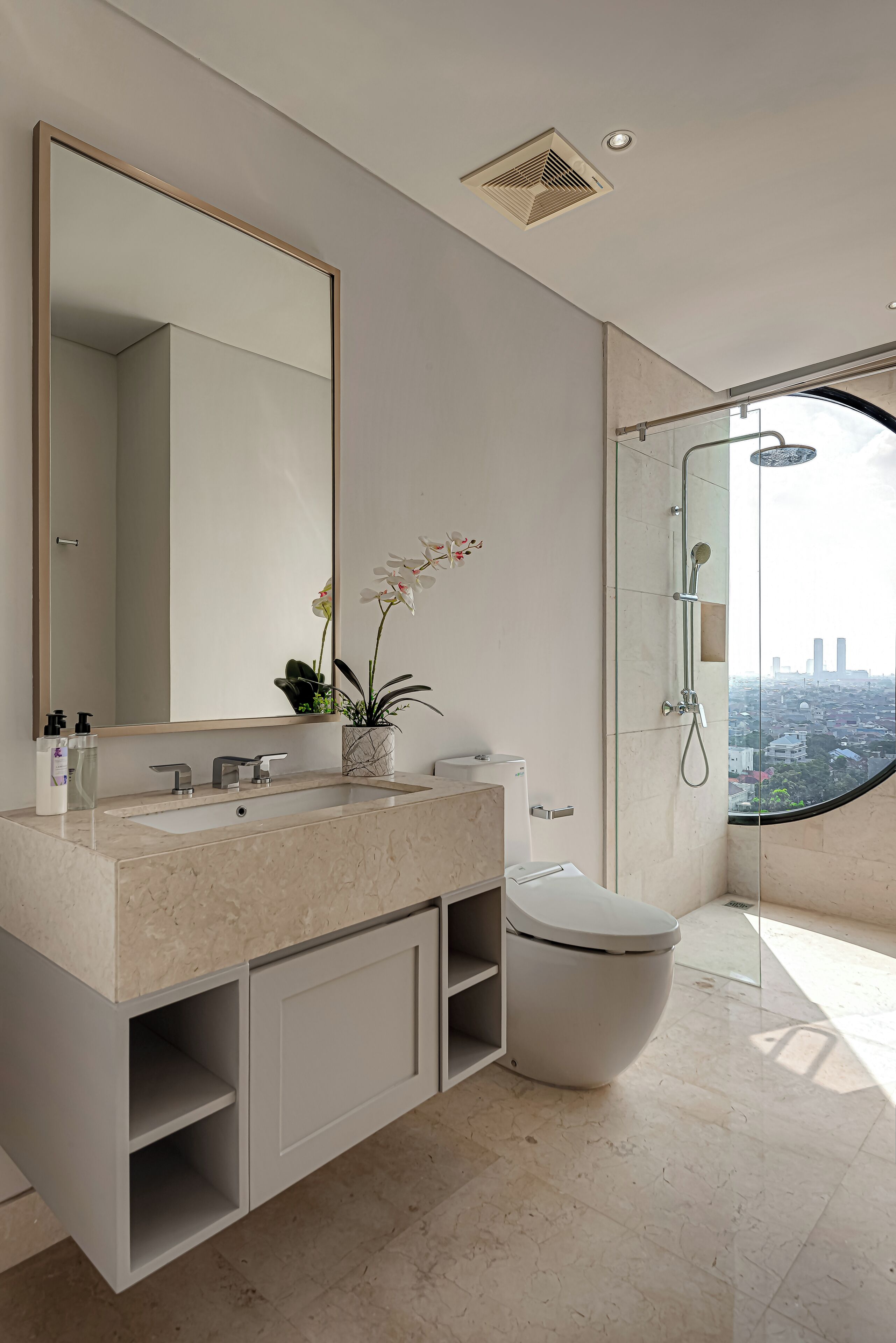 Free toiletries, hair dryer, slippers, bidet