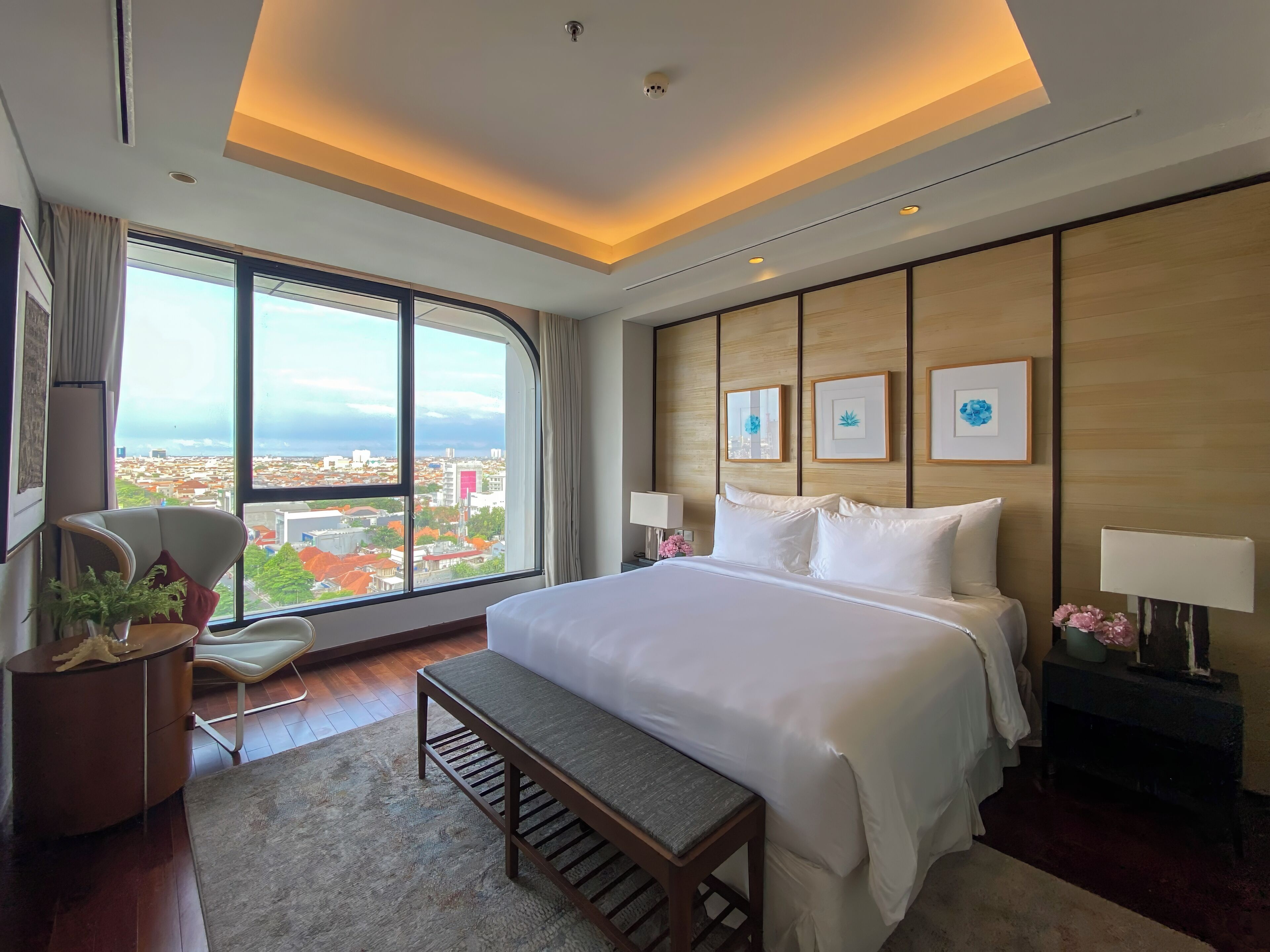 Premium bedding, in-room safe, blackout drapes, soundproofing