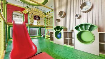 Tempat bermain anak – indoor