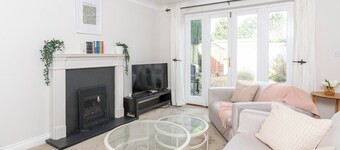 Bright 3-bedroom house in East Oxford with garden & parking for two cars.