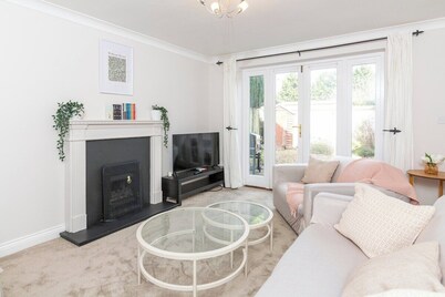 Bright 3-bedroom house in East Oxford with garden & parking for two cars.