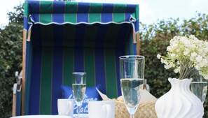 Outdoor dining - Hus Krüüzpadd Döse apartment boben (Cuxhaven)
