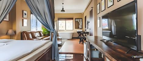 Deluxe Double Room, 1 Queen Bed, Non Smoking | Desk, free WiFi
