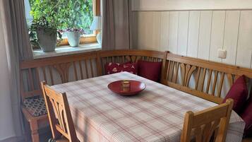 Apartment, 1 Bedroom, Smoking | Dining room