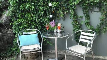 Apartment, 1 Bedroom, Smoking | Outdoor dining