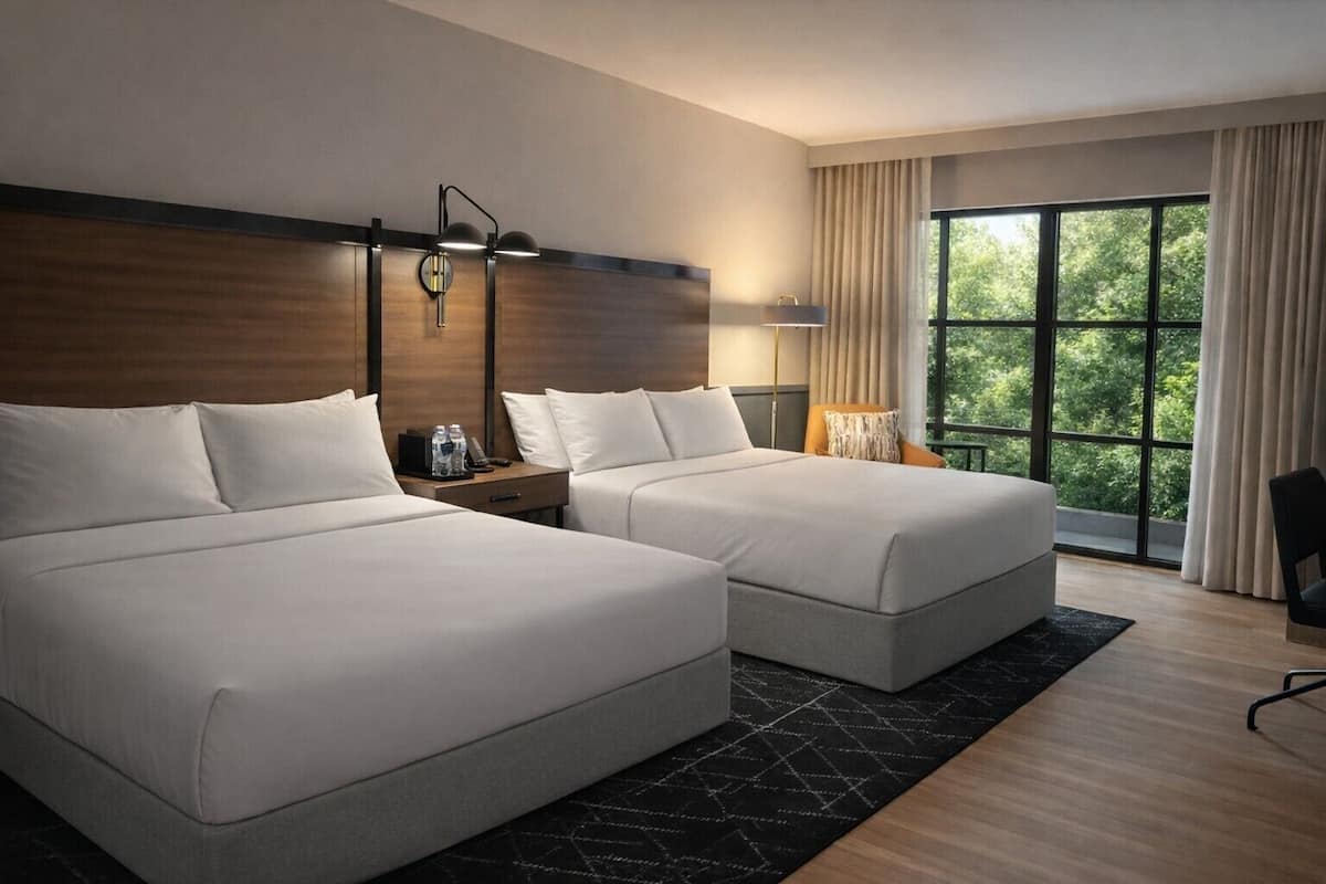 Oda, 2 Büyük (Queen) Boy Yatak