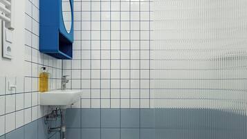 Studio Suite | Bathroom