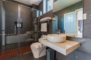 Villa, 5 Schlafzimmer, barrierefrei, Raucher | Badezimmer
