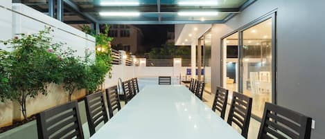 Villa, 5 Schlafzimmer, barrierefrei, Raucher | Speisen im Freien