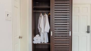 Villa, 5 Bedrooms, Accessible, Smoking | Interior