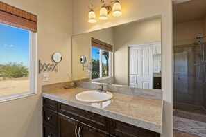 Shower, hair dryer - Pueblo Villa - Sleeps 12 • 2 Homes on 2.5 Acres (Joshua Tree)