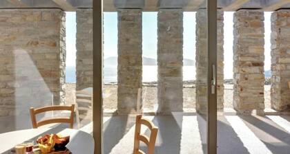 Aetoula – Sunset-Facing Cave Retreat Above Mylopotas, Ios