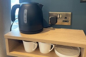 Standard Double Room | Coffee and/or coffee maker - Auberge (Lytham Saint Annes)