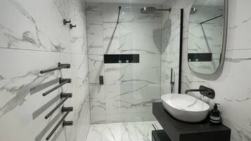 Standaard tweepersoonskamer | Badkamer