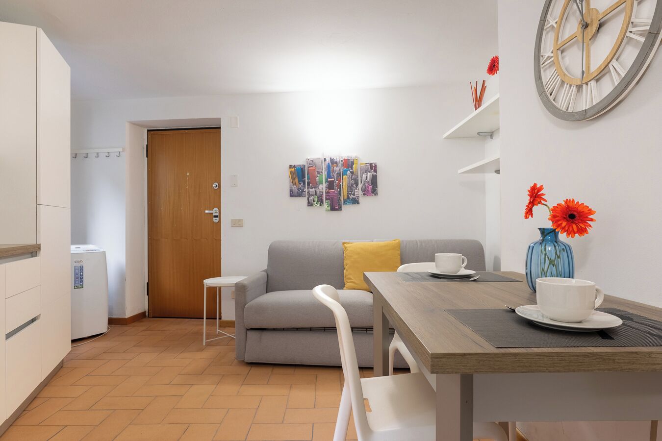 Basic Studio | Living room