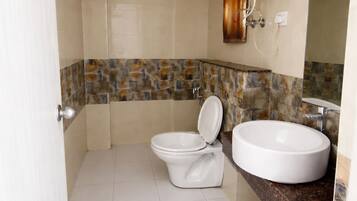 Deluxe Room | Bathroom