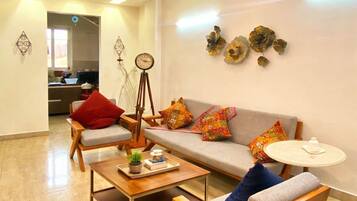 Deluxe Room | Living area