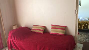 4 chambres, fer et planche à repasser, Wi-Fi, draps fournis