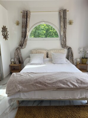 4 dormitorios, tabla de planchar con plancha, wifi y ropa de cama