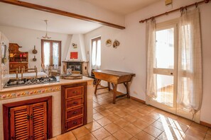 Ferienhaus, Balkon, Gartenblick | Innenbereich