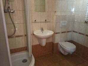 Comfort Triple Room | Bathroom - Zajazd u Doktora (Lubrza)