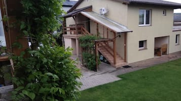 المنشأة من الخارج