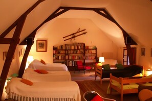 Spa - Cottage “Logis Auprès du Château” with Private Garden and Wi-Fi (Paizay-Naudouin-Embourie)